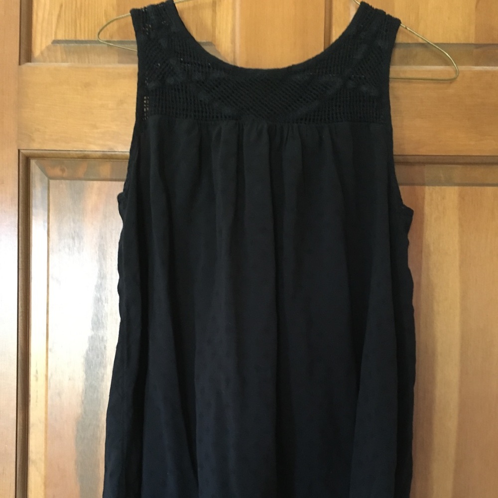 Liz Lange maternity black tank top. Medium